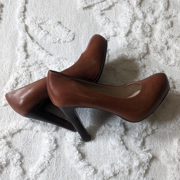 LAST CHANCE!!   Franco Sarto tan leather pumps, size 7 - Picture 2 of 7